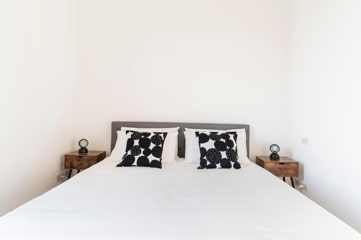 Principe House, Rome, 3 Bedroom 2 Bath, Elegant Full Of Light Apartment Rom
