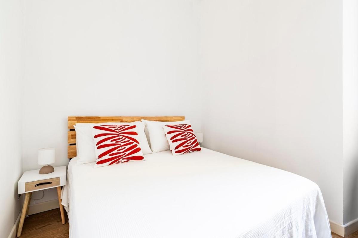 Principe House, Rome, 3 Bedroom 2 Bath, Elegant Full Of Light Apartment