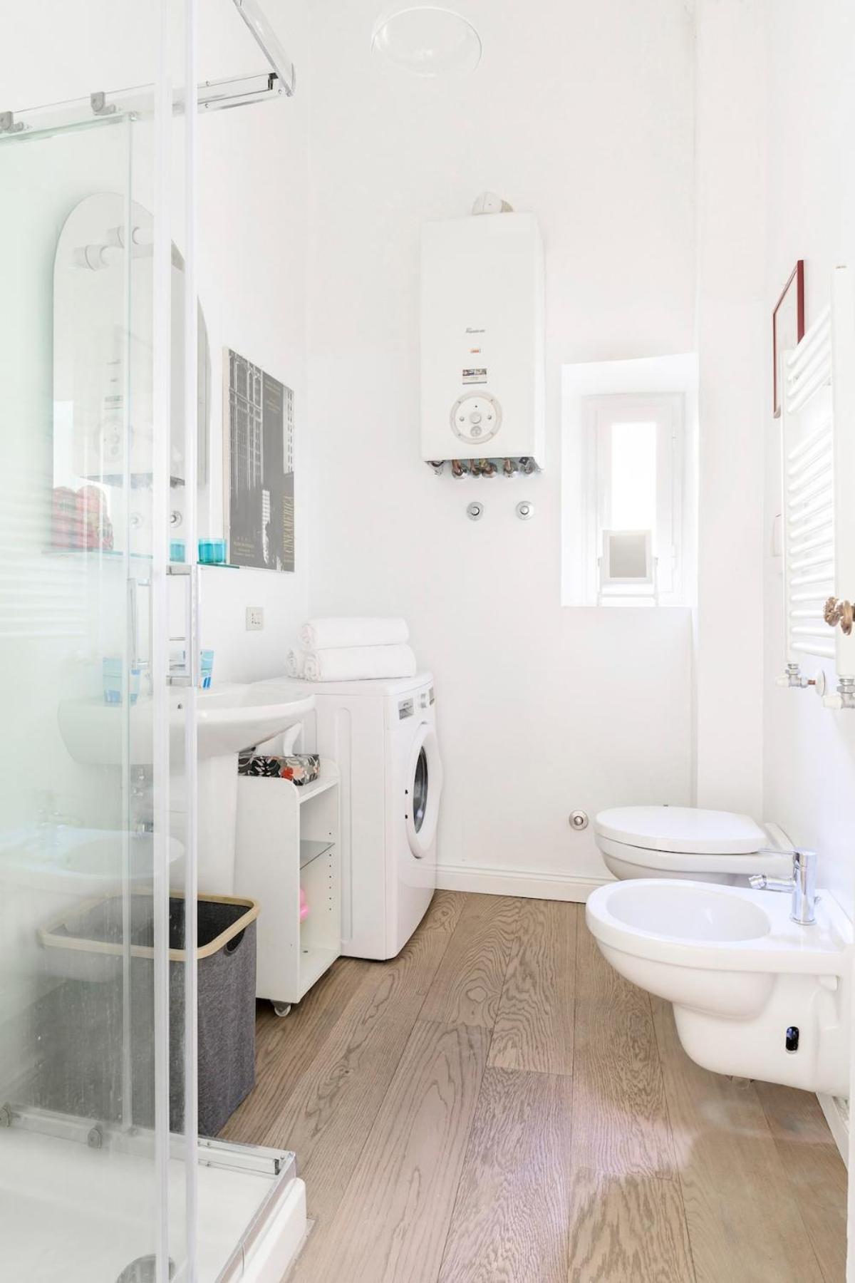 Apartment Principe House, Rome, 3 Bedroom 2 Bath, Elegant Full Of Light