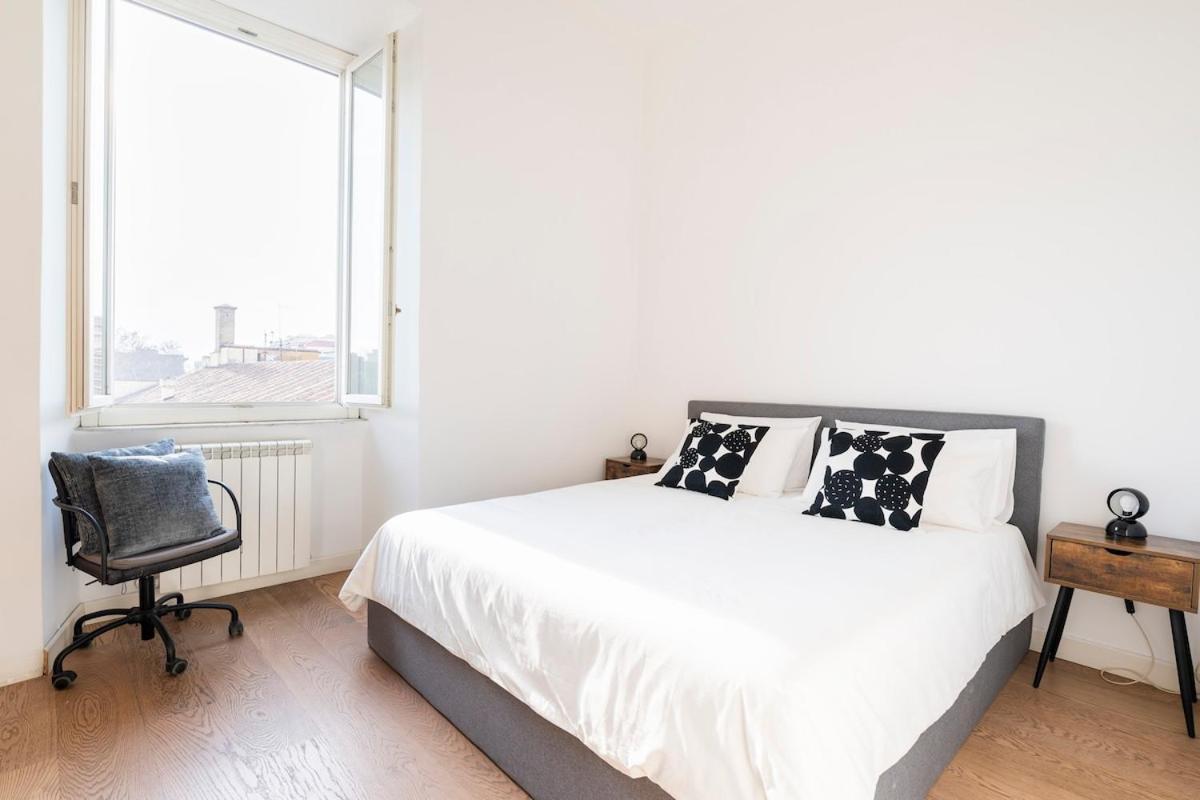 Principe House, Rome, 3 Bedroom 2 Bath, Elegant Full Of Light Apartment