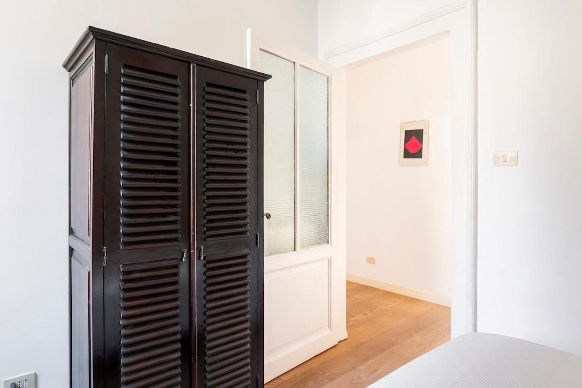Principe House, Rome, 3 Bedroom 2 Bath, Elegant Full Of Light Apartment Rom