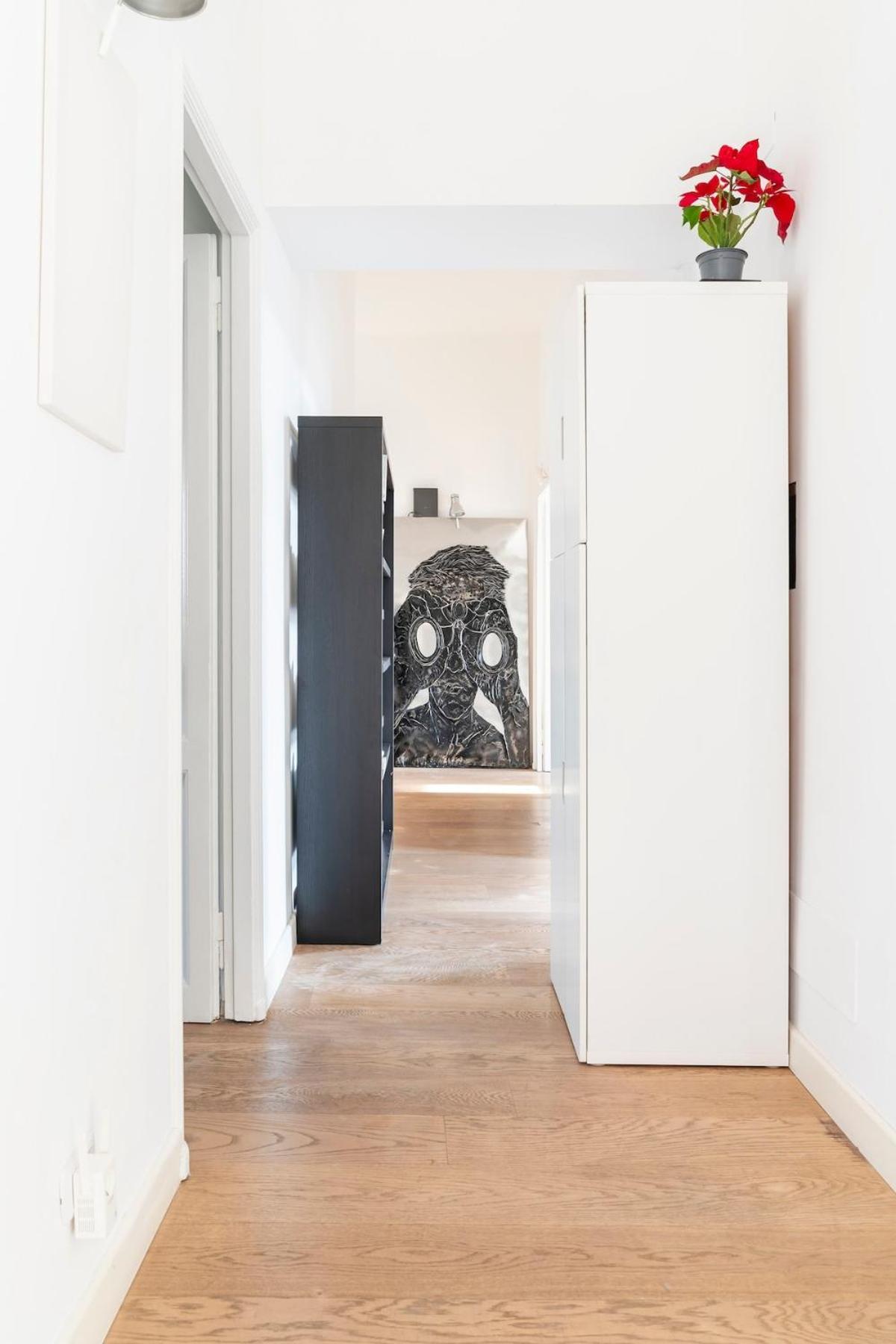 Principe House, Rome, 3 Bedroom 2 Bath, Elegant Full Of Light Rom