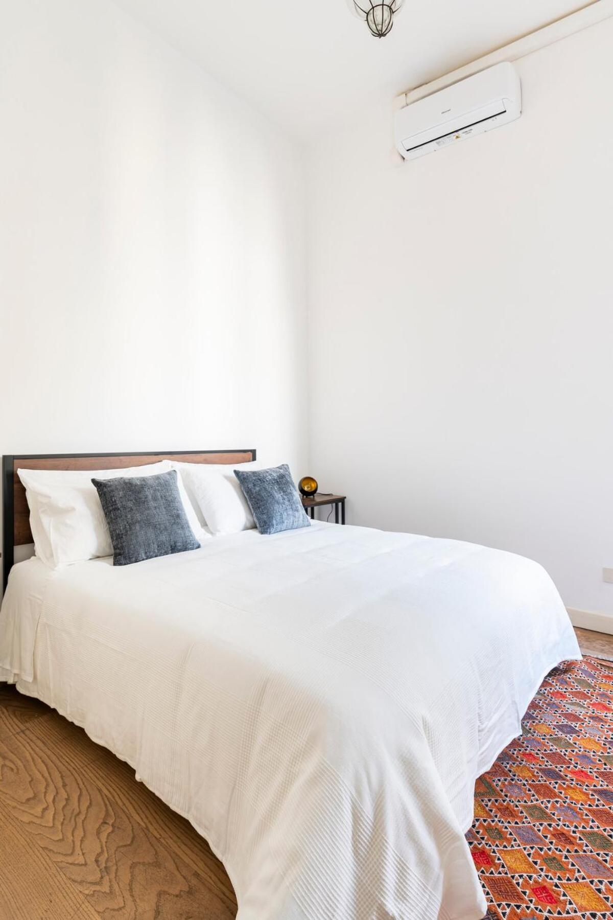 Apartment Principe House, Rome, 3 Bedroom 2 Bath, Elegant Full Of Light Rom
